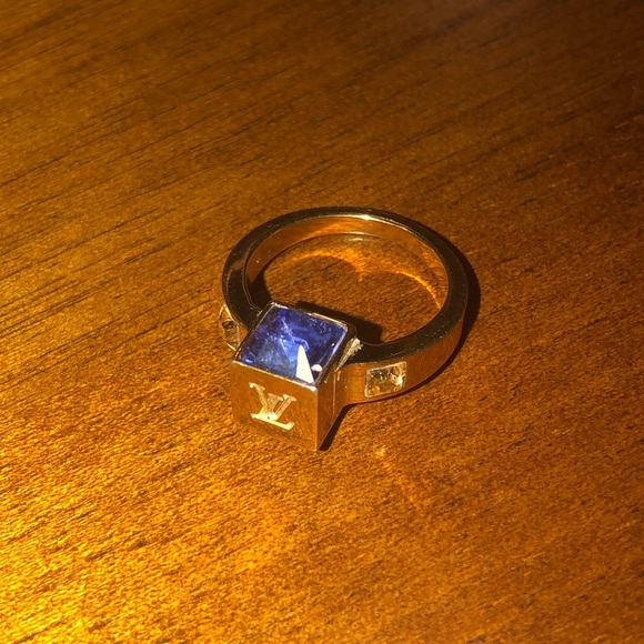 🗣🗣SOLD SOLD 💯Authentic Louis Vuitton Gold Ring - Picture 2 of 8